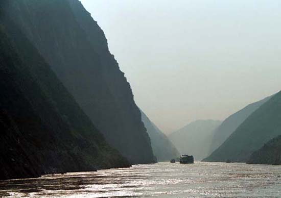 Yangtse Gorges with Boats