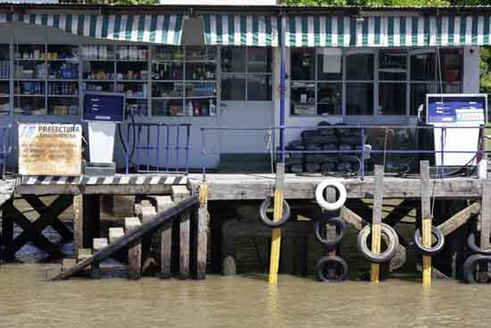 Shop on the River Plate Delta